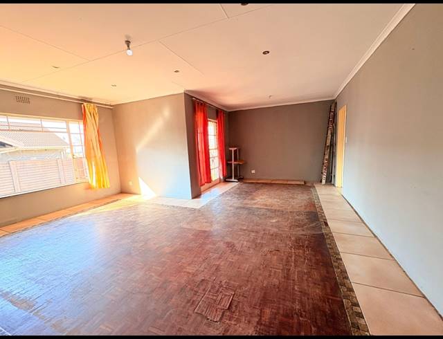 4 BEDROOM HOUSE FOR SALE IN VAALPARK